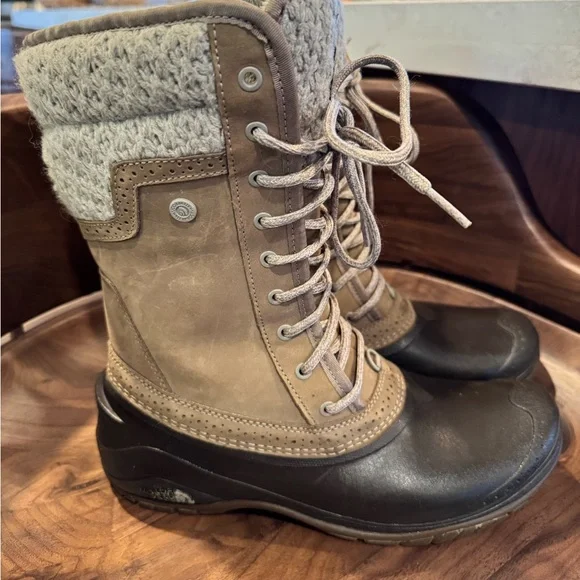 North Face Shellista II Mid Boot - Women's size 9.5. - Picture 4 of 8
